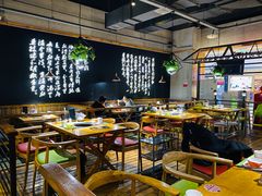 大堂-洪氏嗨捞·广东猪肚鸡·椰子鸡火锅(西咸万象城店)