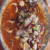 就在小区附近,店面挺大的,有两层,楼上有好几个包厢