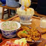 它明明可以直接抢，却还要送我一顿火锅