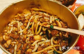 Stir-Fried Noodles with Braised Pork