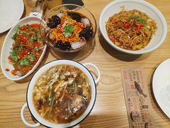 传统酸辣汤-小镇大厨新概念复合中餐厅(万达广场大连高新店)