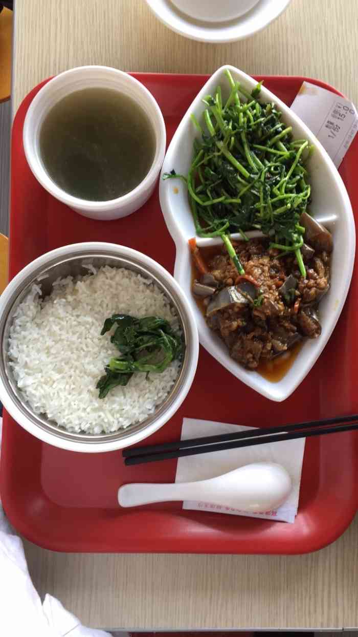 打分 欣君简餐(华夏店)人气较旺,这与该店出品的快餐口味好,品种多