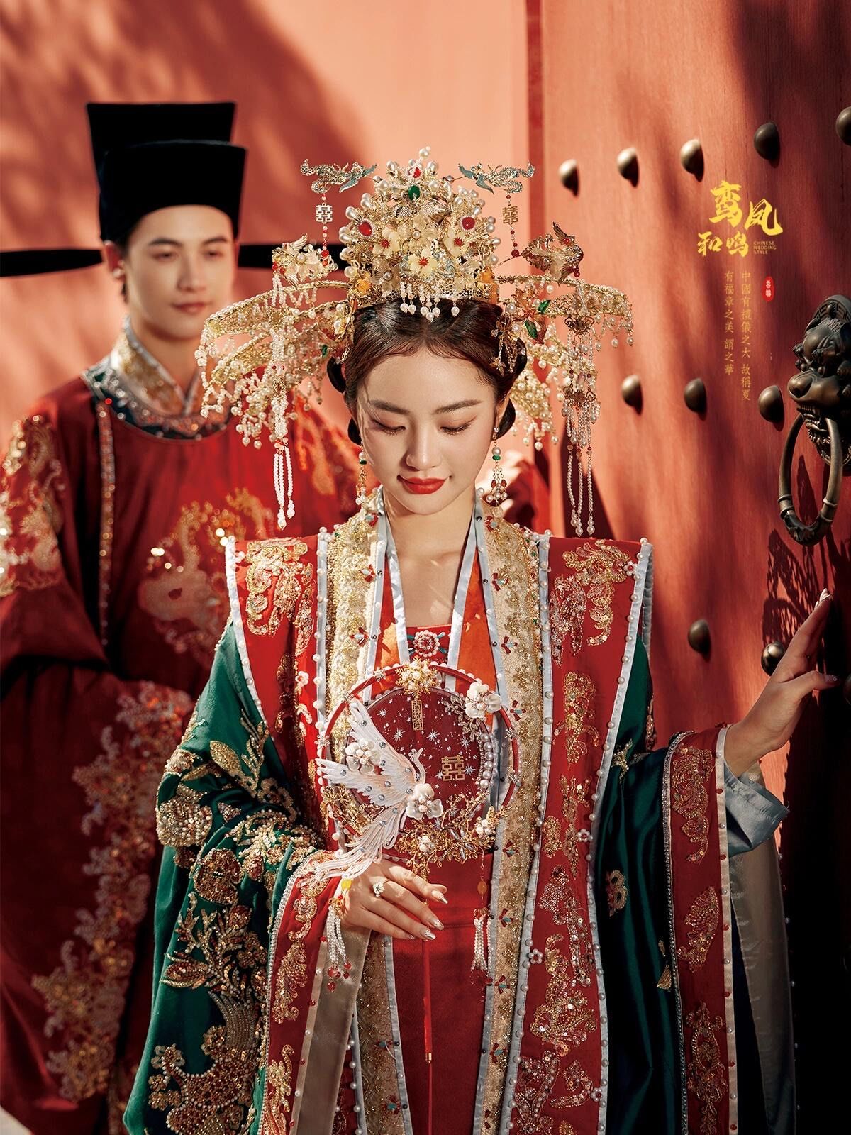 红墙仪式感🏮凤冠霞帔婚纱照拍成古装剧
🏮风格:汉服 红墙 喜嫁
