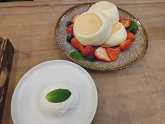 杂莓舒芙蕾配马斯卡彭奶油-oh! by FINE cafe&canteen