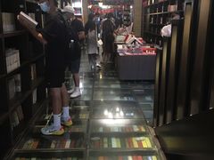 -钟书阁(松江泰晤士小镇店)