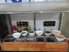 自助调料区-官塘牛同志牛肉火锅