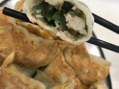 香煎鲜肉韭菜饺-芬芳甜品(体育东横街店)