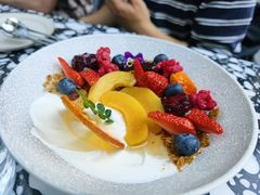 莓果黄桃酸奶碗-Two Birds One Stone·一石二鸟(诚品生活店)