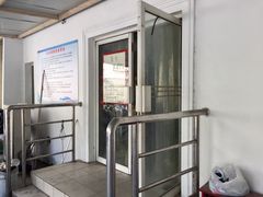 -小海豚国际游泳培训(长宁龙之梦酒店)