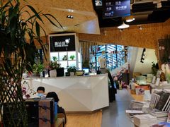 -新华里咖啡书吧(新华书店小寨店)