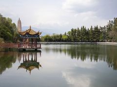 -三塔倒影公园