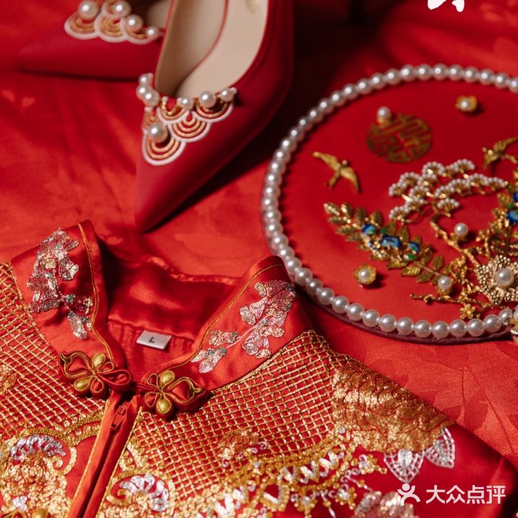 这样“哇塞”的中式嫁衣 中国红太惊艳了[爱心]