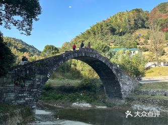 位于海曙区大山下的咖啡厅 离市区不算太远，而且基本没