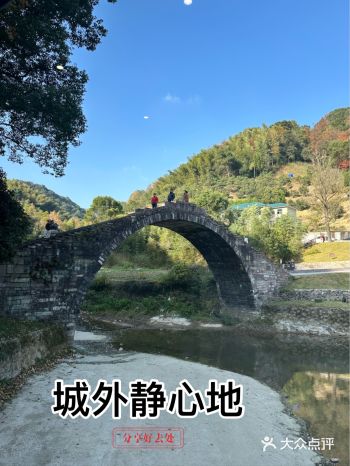 位于海曙区大山下的咖啡厅 离市区不算太远，而且基本没