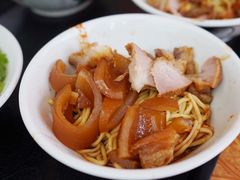 -松树干拌面店