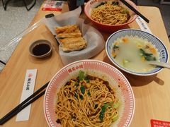 -遇见小面(东方宝泰店)