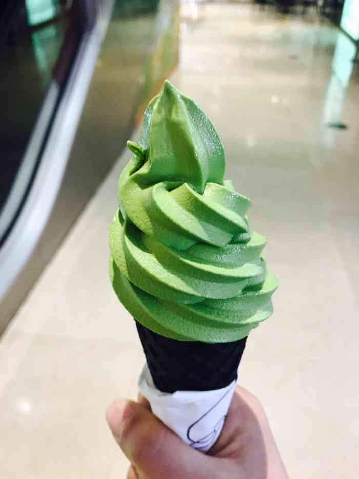 来木渎影视城逛了逛,本来想去肯德基买甜筒吃的,结果冰激凌机坏了…坏