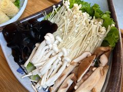 -毛辣果·贵州红酸汤牛肉火锅(西单店)