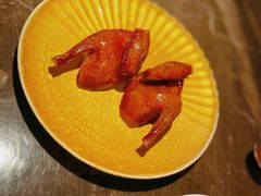 脆皮妙龄乳鸽-新荣记(BFC外滩金融中心店)