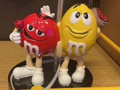 -m豆巧克力世界(上海世茂广场店)