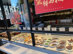 面包甜点陈列柜-新万鑫银丝面·非遗无锡味(惠山古镇店)