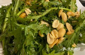 Crisp Chrysanthemum Greens