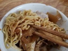 -松树干拌面店