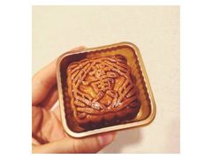 莲蓉蛋黄月饼-奇华饼家(香港国际机场T1店)