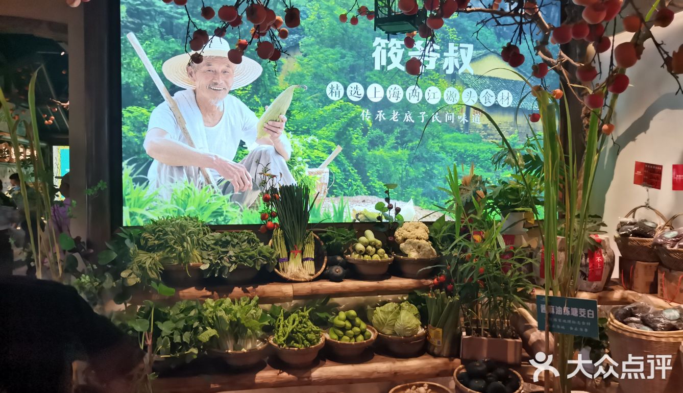 因为我们是白天去的没看到云廊的美景，建议晚上去