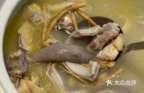 Fresh Ginseng Pig's Trotter Chicken Soup