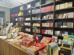 -钟书阁(松江泰晤士小镇店)