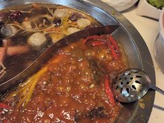 -茅草房·河畔园林火锅