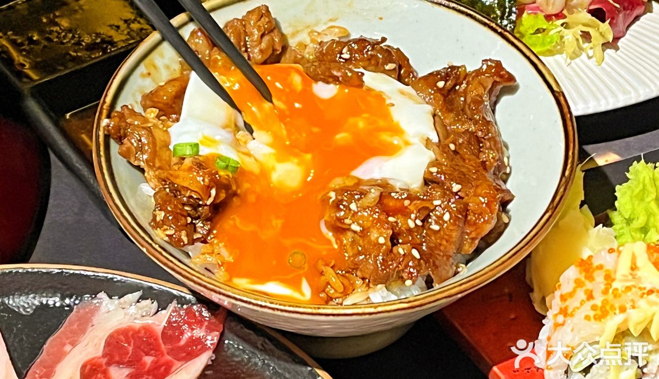来万象城就为这一口烧肉摩天轮🎡