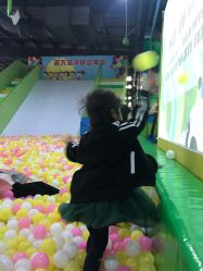 -维佳童话镇演出现场(徐东店)