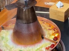 -果松木炭酸菜铜火锅·外婆参鸡汤