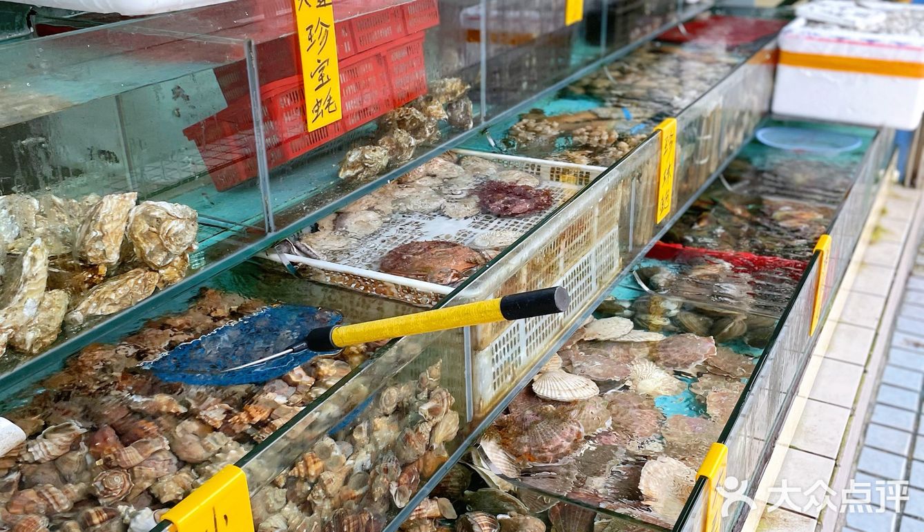 【深圳海鲜超市】现捞现杀生猛海鲜，人来人往批发档口