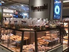 面包甜点陈列柜-山崎面包(静安久光店)