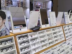 -MiRi眼镜·蔡司·星趣控·尼康控优点视觉合作店(南京东路店)