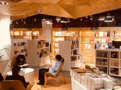 -新华里咖啡书吧(新华书店小寨店)