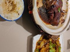 -老码头黑皮肘子锅包肉(赣水路店)