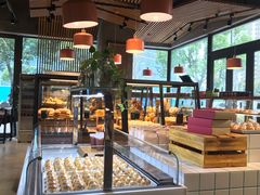 面包甜点陈列柜-Dough&Joe团憩(瑞虹天地月亮湾店)