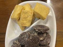 米肠豆腐拼盘-88号小吃店·经典云南菜·地道纳西美食