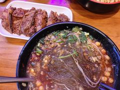 -爆炸头阿姨小四川正宗川味小吃(无任何分店)