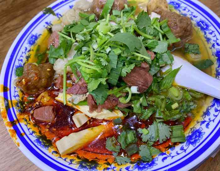 超级实惠全都是赤裸裸的肉堆了满满一碗而且价格还很