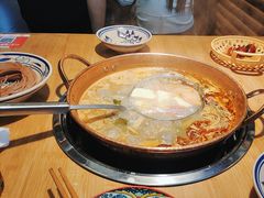 -洱火云南酸菜牛肉火锅(石景山当代商城店)