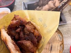 烧饼夹五花肉-老徐烧烤涮肚(交道口店)