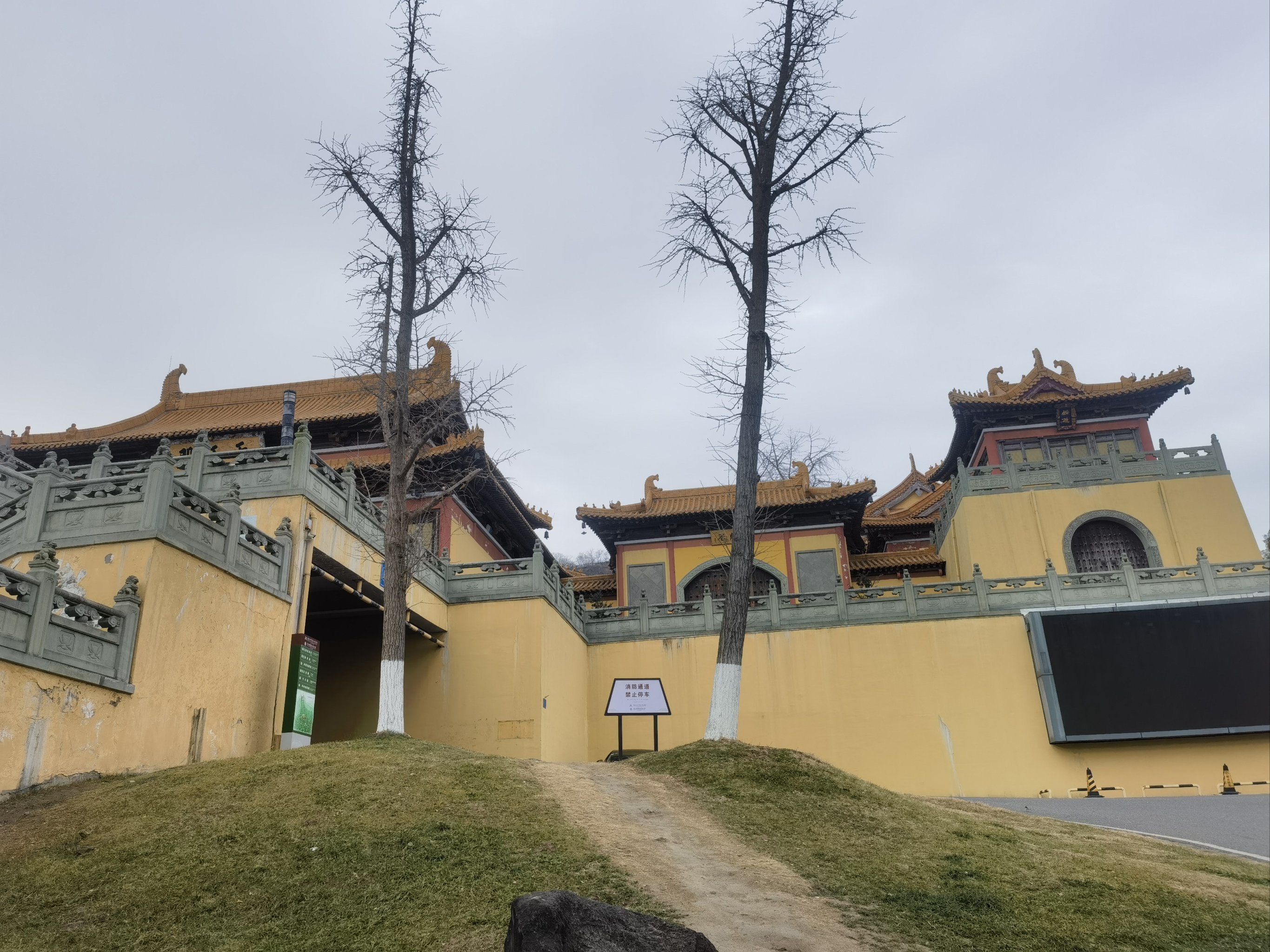 踏入方山,走进寺庙,沉醉于它宁静的氛围