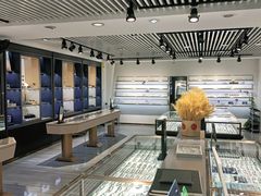 -宏宇眼镜蔡司依视路折扣店(兆佳眼镜城店)