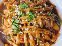 排骨豆角焖卷子-遇见小院—虹鳟鱼•农家菜(怀柔店)