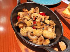 橄榄油炒蘑菇-CRAZYONES西班牙海鲜饭(上海美罗城店)